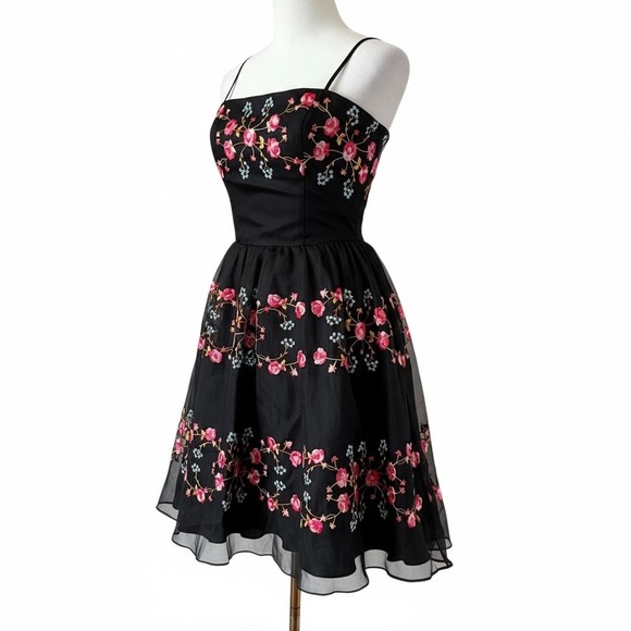 Betsey Johnson Dresses & Skirts - Betsey Johnson Evening Floral Embroidered Dress – Size 2‎ Fairy Garden Feminine